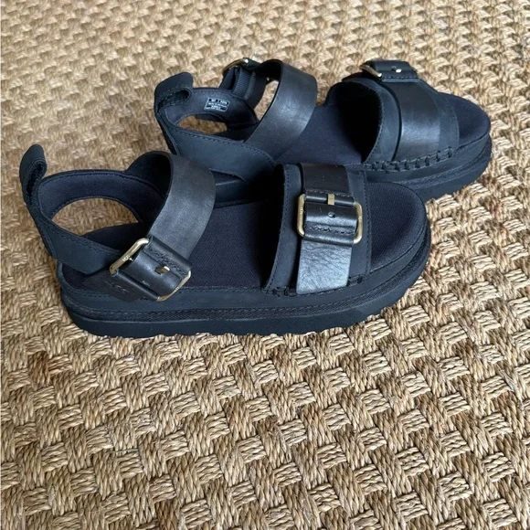 UGG Goldstar Villa Sandals Black, size 7 - Picture 10 of 10
